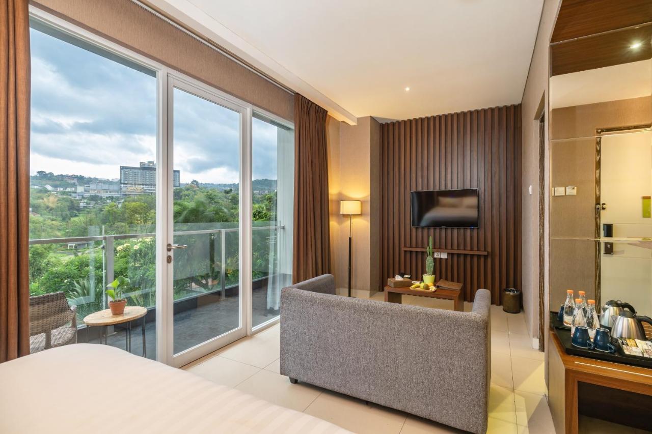 Clove Hotel Bandung Cimenyan Exterior foto